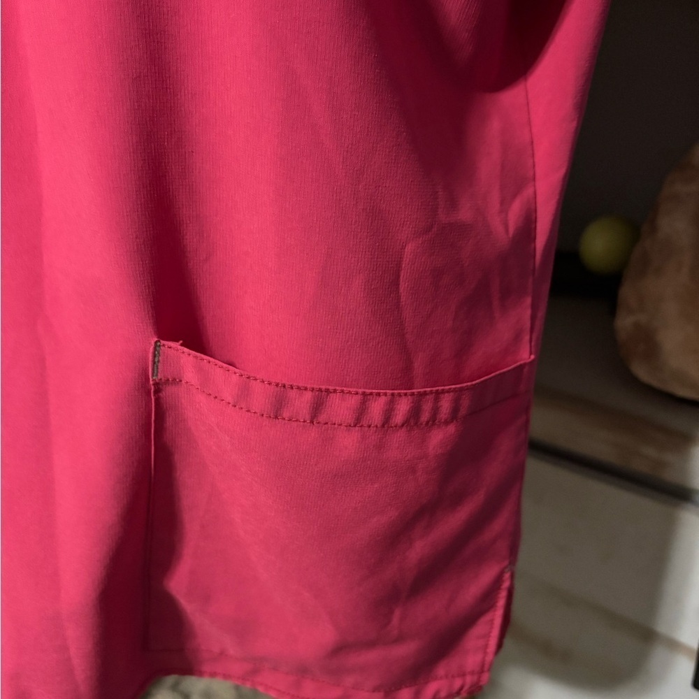 🛍Bundle sale🛍Carhartt Pink scrub top Short Sleeve large - Picture 7 of 12